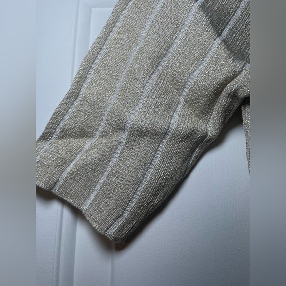 T TAHARI Womans Metallic Ribbed Short Sleeve Sweater Small P Gold Silver Shimmer - Picture 2 of 10